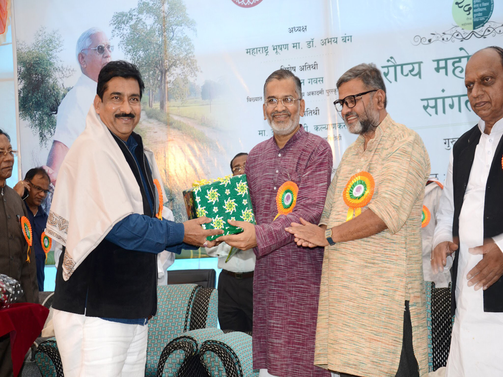 Award Recieving By Dr. Abhay Bang and Marathi Novelist Rajan Gawas